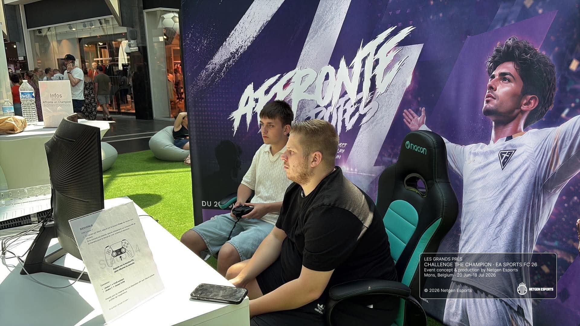 Quentin Vande Wattyne affronte un visiteur sur EA SPORTS FC 26 pendant l'activation gaming organisée par Netgen Esports aux Grands Prés à Mons.